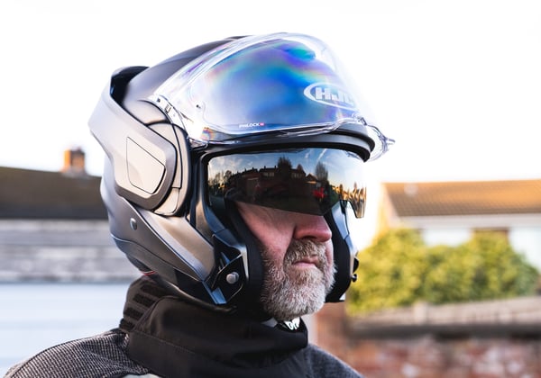 HJC F100 helmet review featured image
