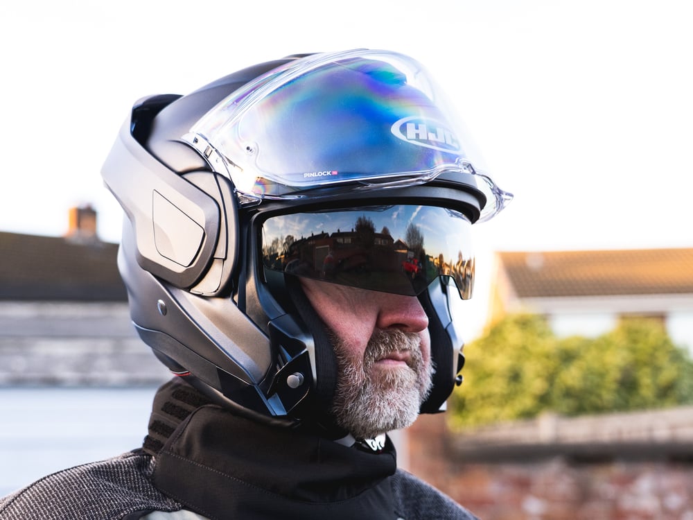 HJC F100 helmet review featured image